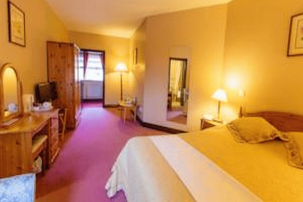 Yeats County Inn (Curry, Sligo)